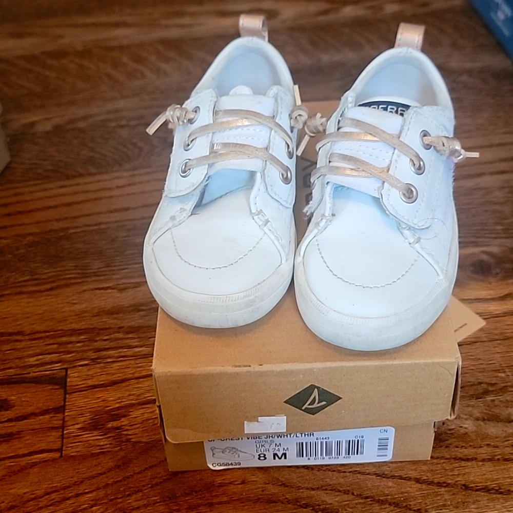 White sperry snealers